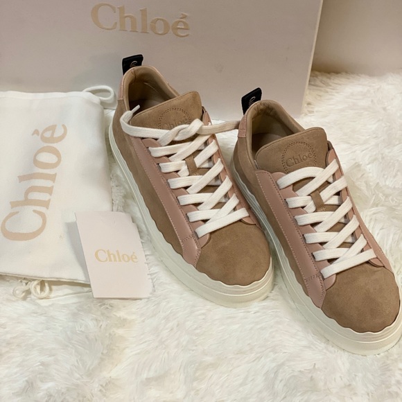 Chloe - Picture 4 of 6